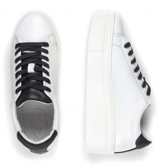 Дамски спортни обувки Mira white/black