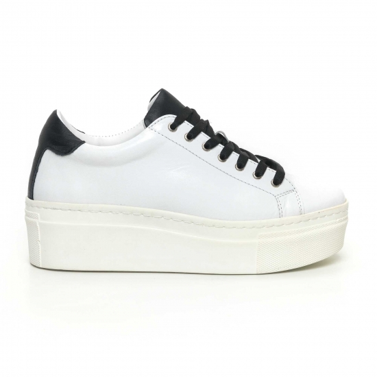 Дамски спортни обувки Mira white/black